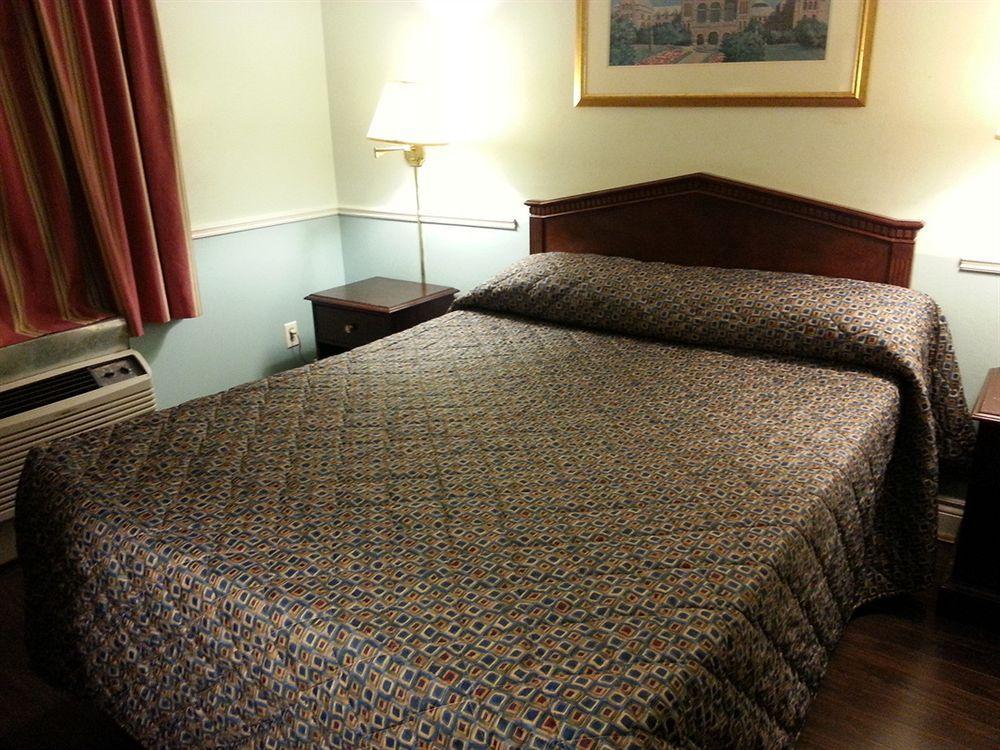 تورونتو Queensway Motel المظهر الخارجي الصورة