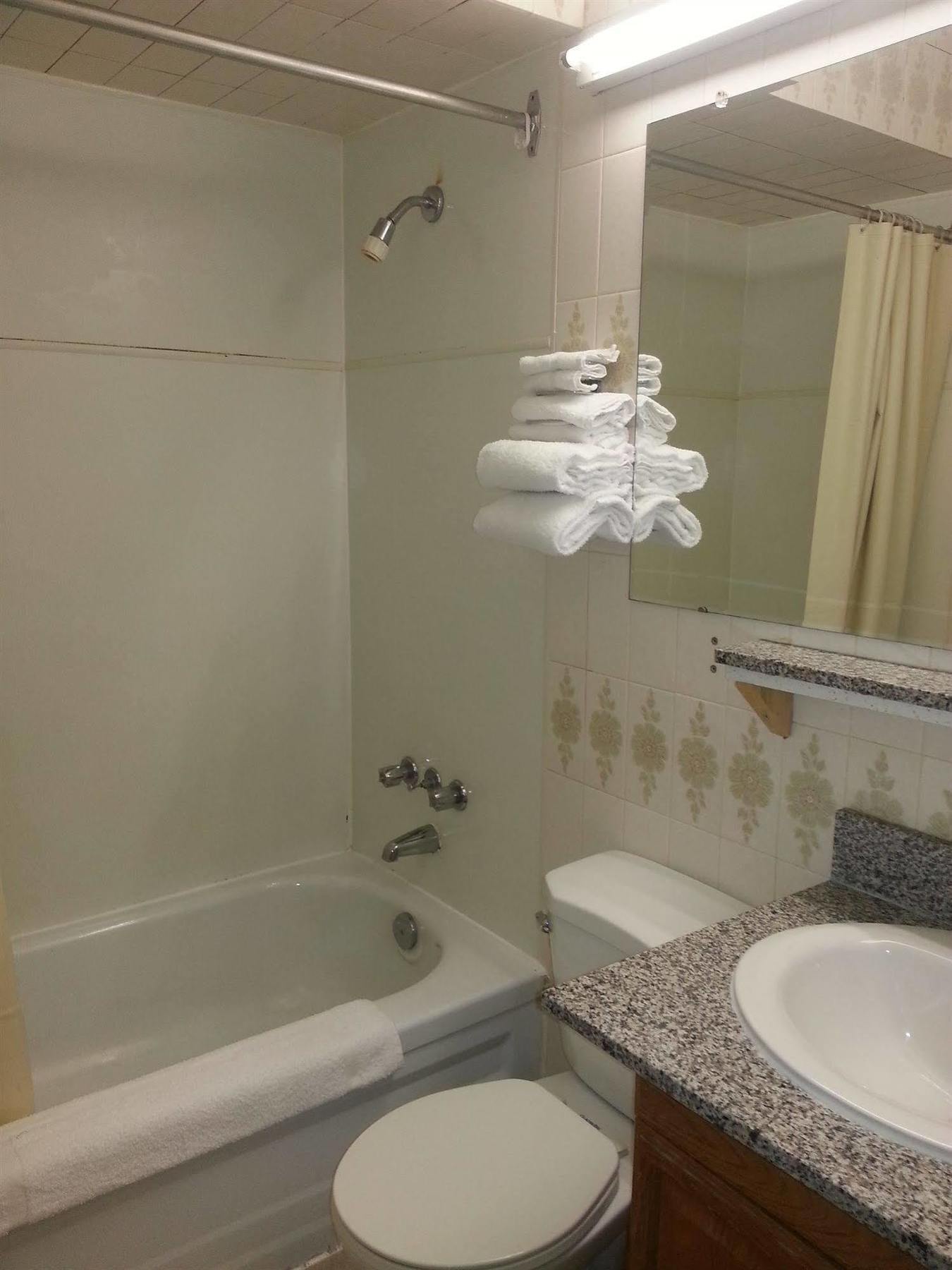 تورونتو Queensway Motel المظهر الخارجي الصورة